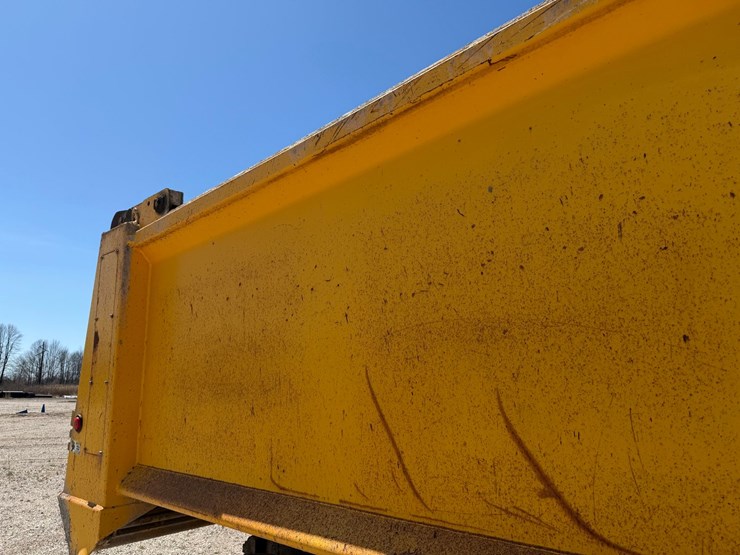 1995-mack-cl713-image-26