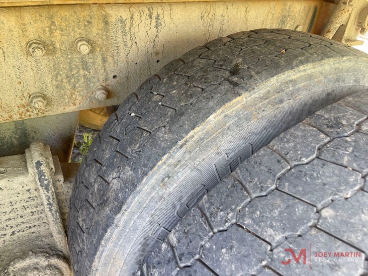 1996-mack-rd688s-image-9