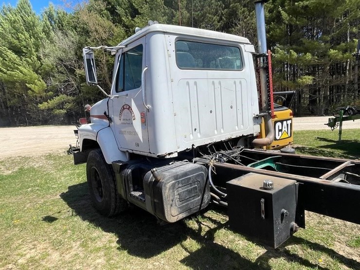 1982-international-f-2674-straight-truck-image-11