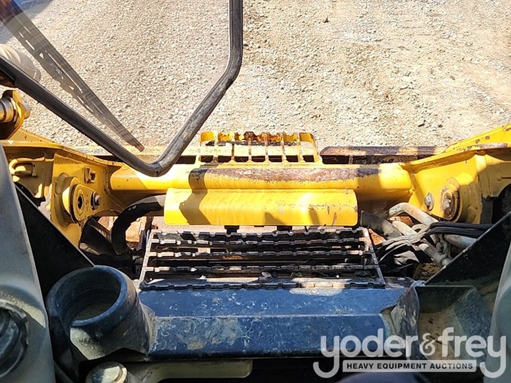 2012-caterpillar-299d-image-33