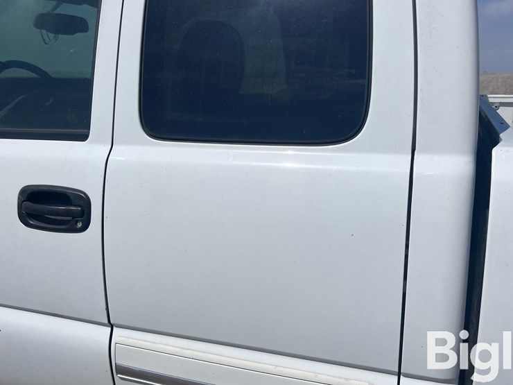 2004-chevrolet-silverado-2500-image-13