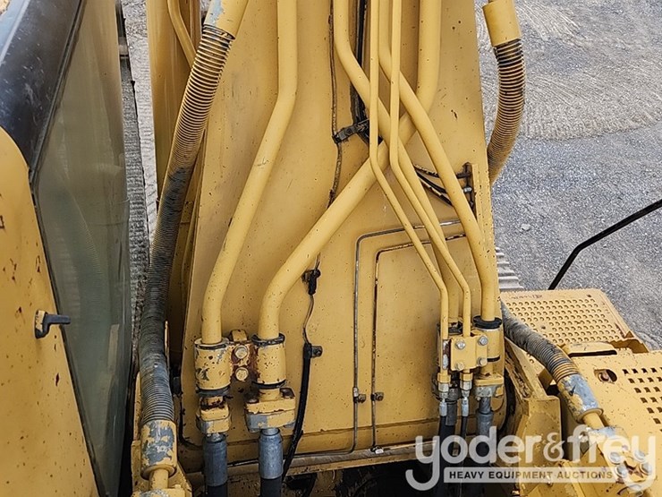 2005-caterpillar-330-image-40