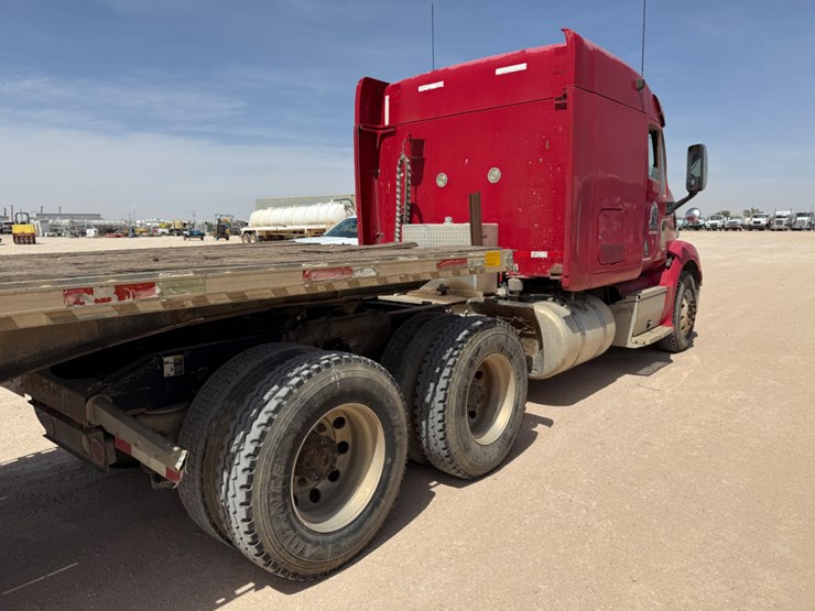 2012-peterbilt-587-image-3
