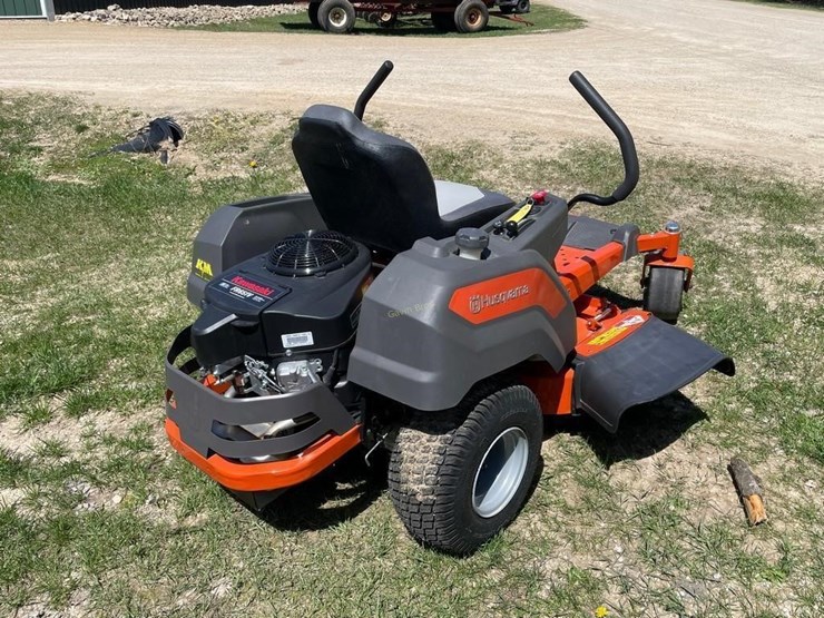 husqvarna-z242f-zero-turn-mower-image-4