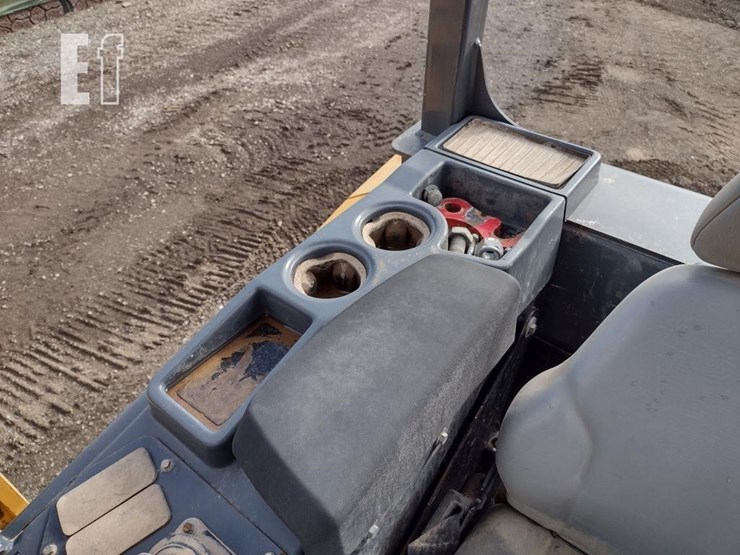 2013-deere-700k-lgp-image-9