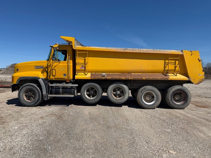 1995-mack-cl713-image-2