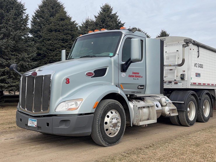 2015-peterbilt-579-image-1