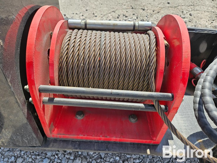 2025-massey-ferguson-730-image-9