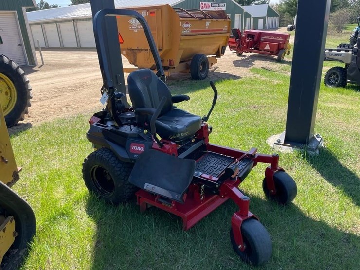 toro-z-master-2000-zero-turn-mower-image-1