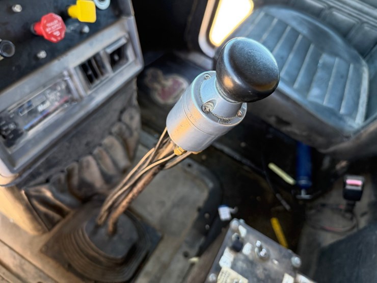 1995-mack-cl713-image-65