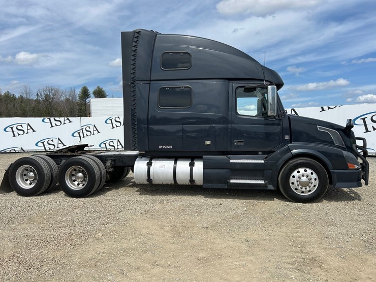 2009-volvo-10-image-6