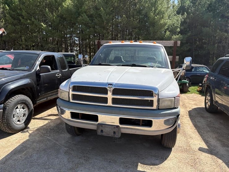 1999-dodge-3500-image-2