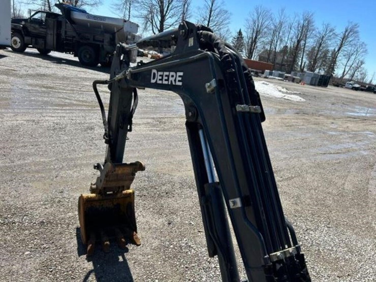2019-deere-17g-image-17