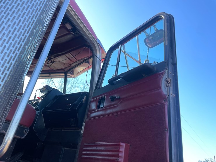 1998-peterbilt-378-image-58