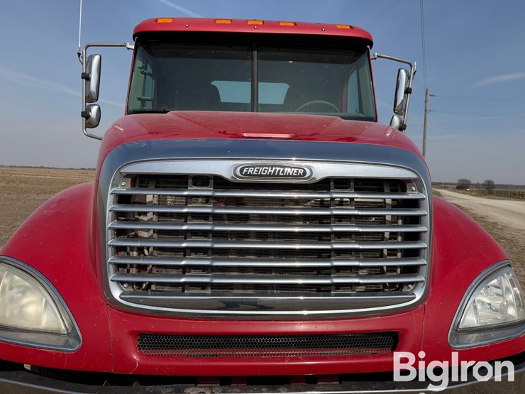 2006-freightliner-columbia-120-image-18