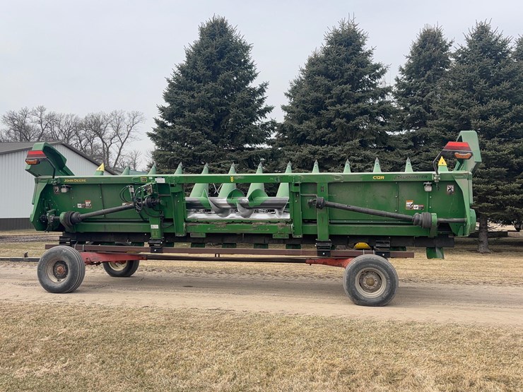 2022-john-deere-c12r-image-7