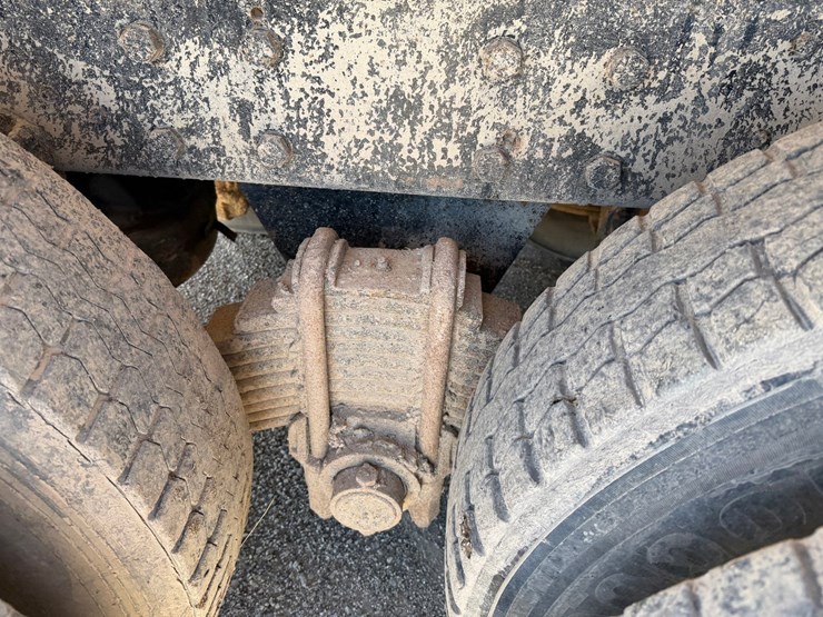 1995-mack-cl713-image-40