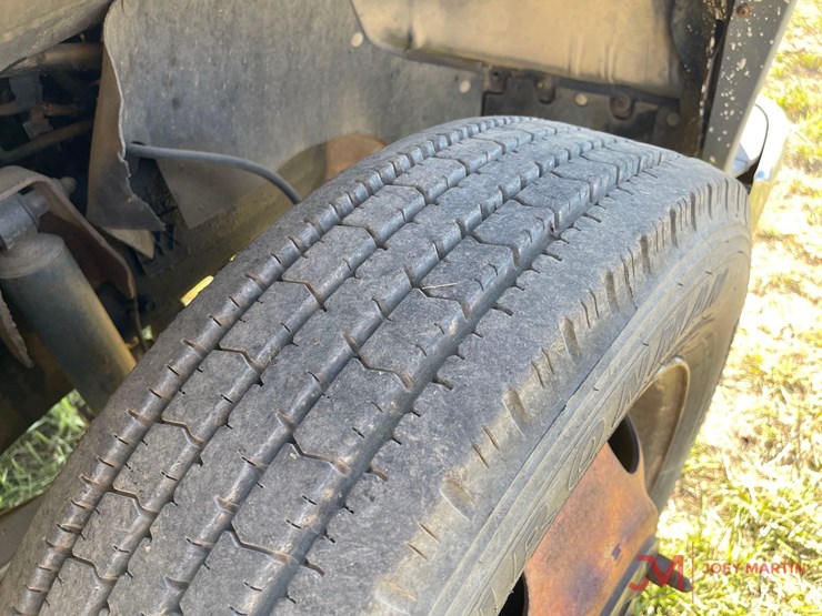 2001-chevrolet-3500-image-12