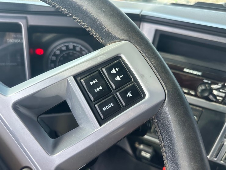 2019-massey-ferguson-8-image-30