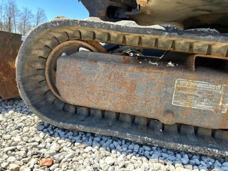 2019-deere-17g-image-34