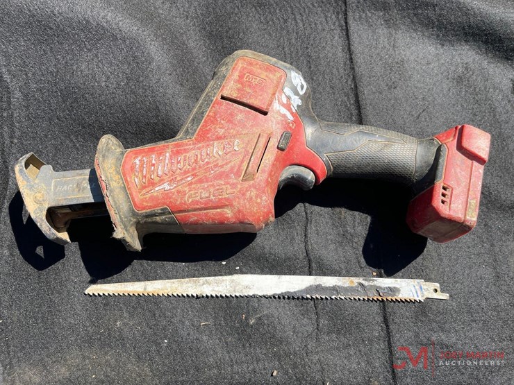 milwaukee-fuel-m18-cordless-handheld-sawzall-image-1