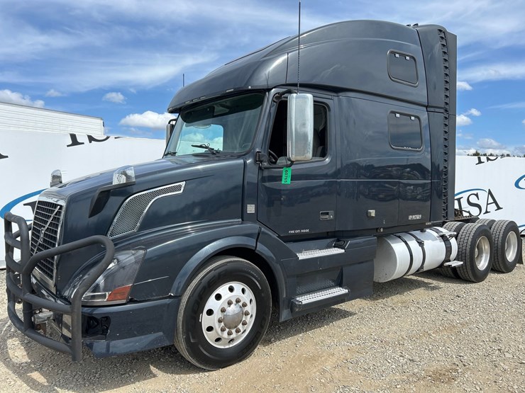 2009-volvo-10-image-1