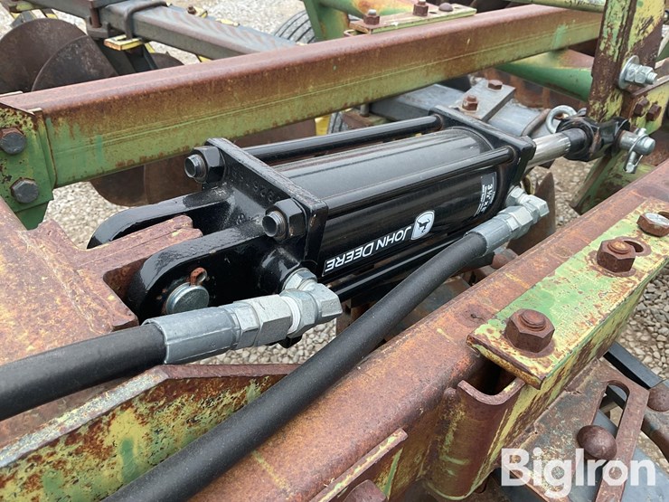 john-deere-210-image-13