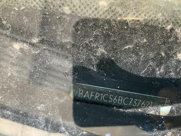 2011-bmw-528i-sdn-image-13