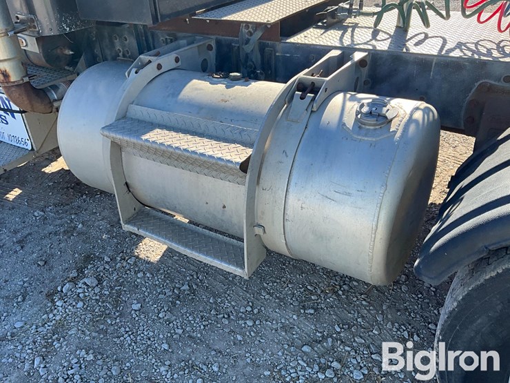 1976-peterbilt-359-image-13