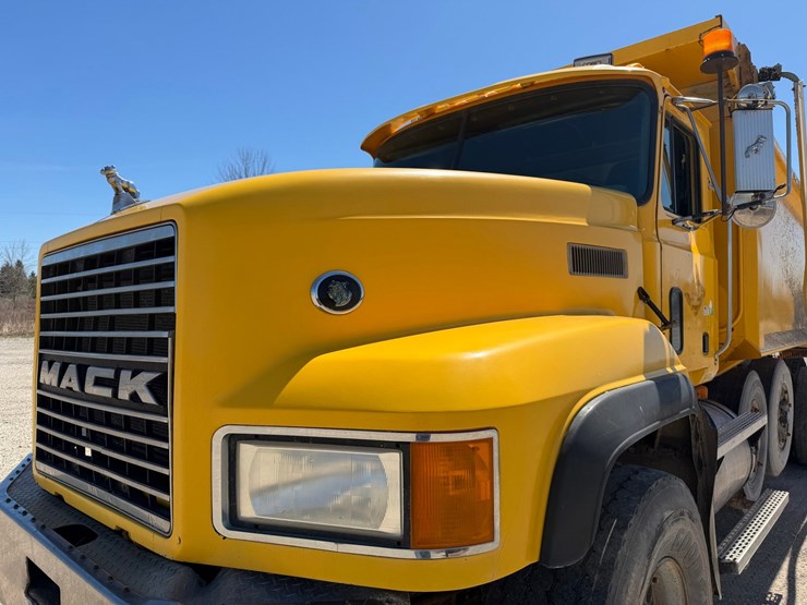 1995-mack-cl713-image-10