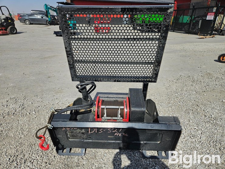 2025-massey-ferguson-730-image-6