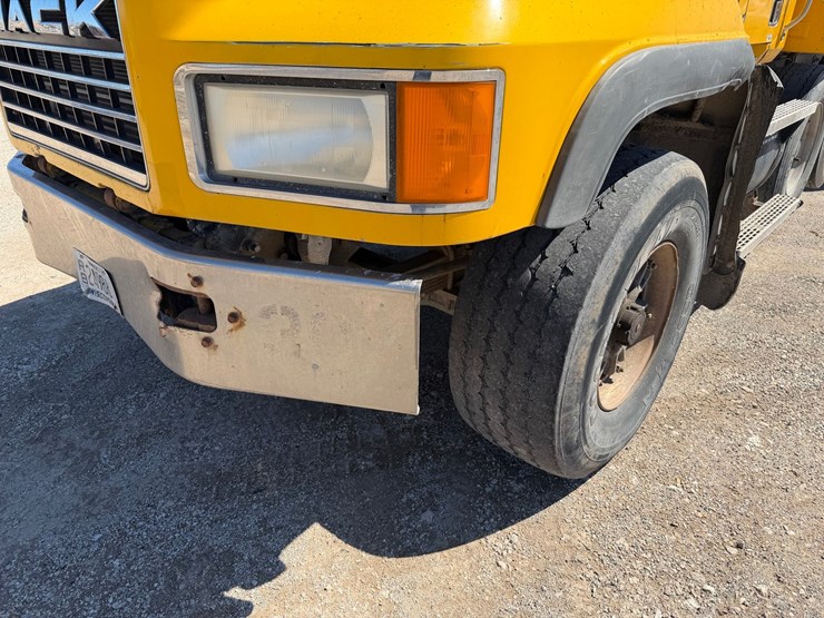 1995-mack-cl713-image-9