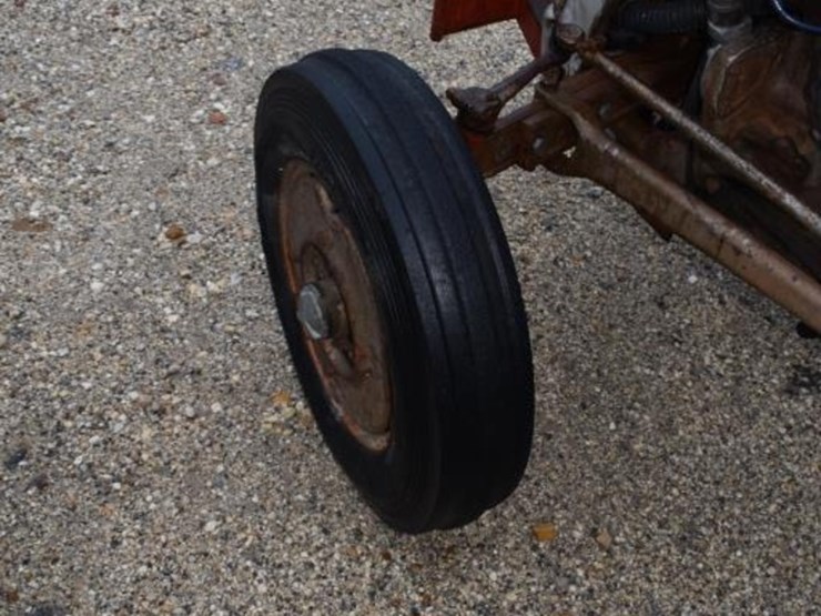 massey-ferguson-135-image-11