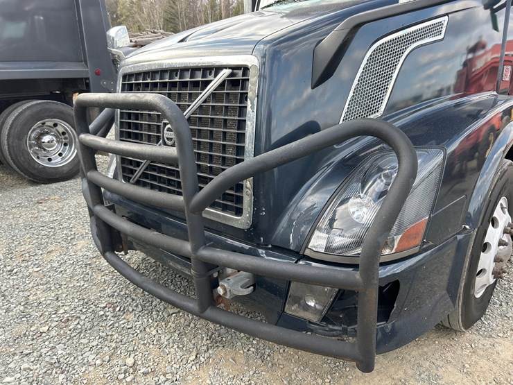 2009-volvo-10-image-9