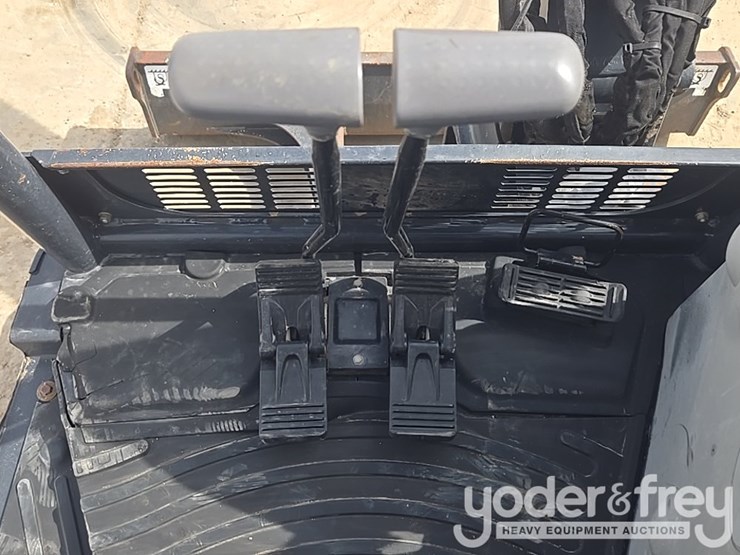 2019-deere-35g-image-56