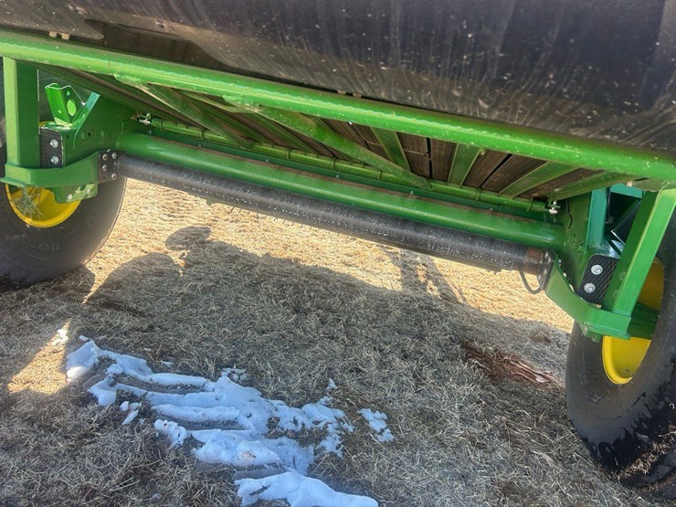 2024-john-deere-561r-image-4