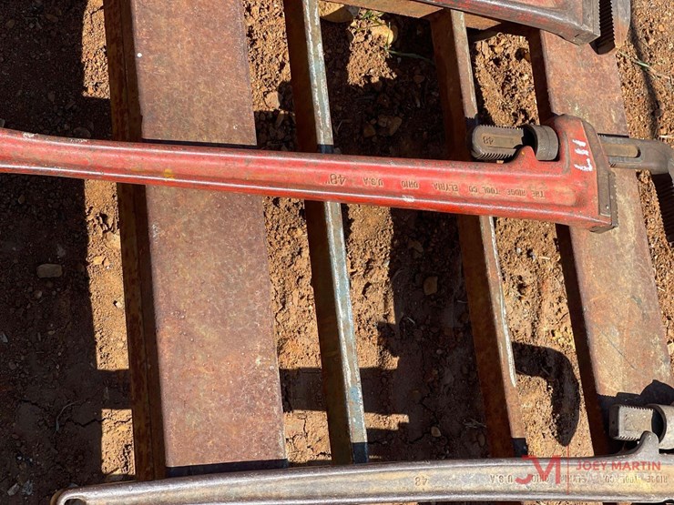48"-pipe-wrench-image-1
