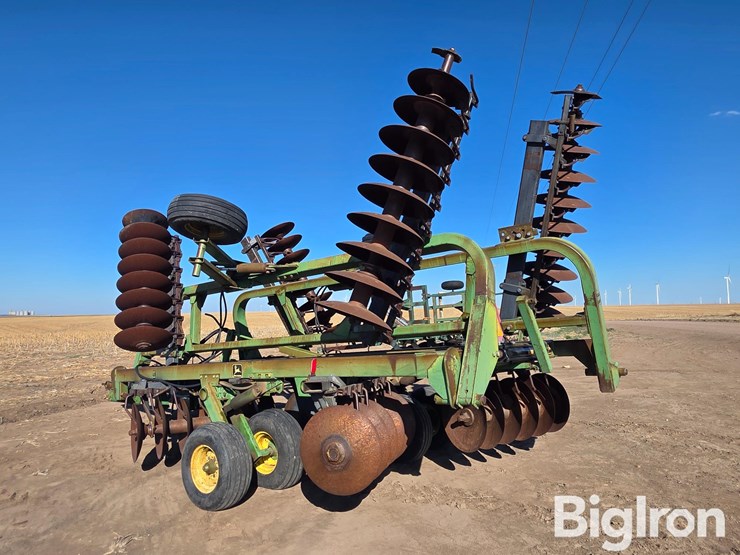 john-deere-335-image-7