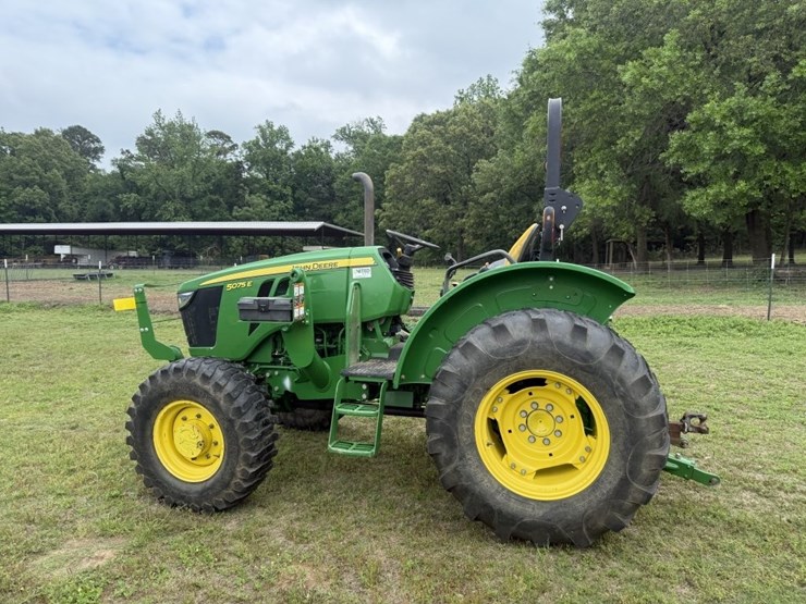 2020-john-deere-5075e-image-8