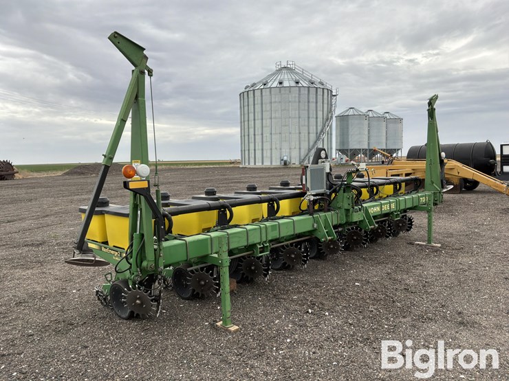 john-deere-7300-image-3