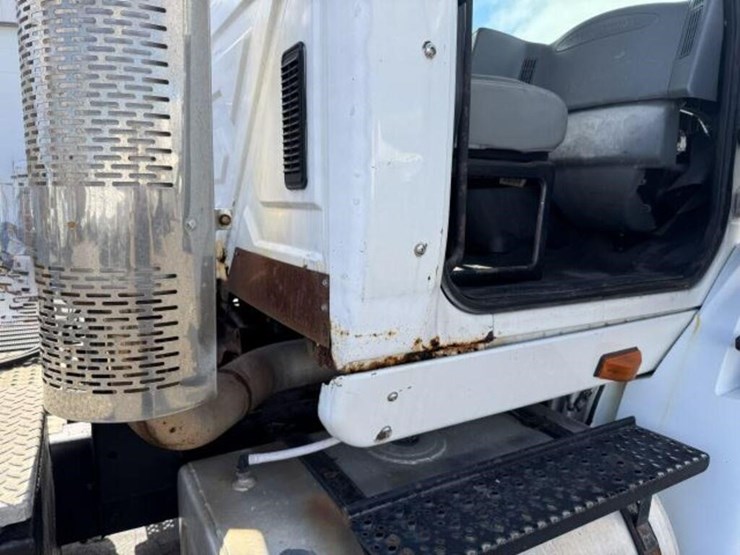 2004-international-8600-image-21