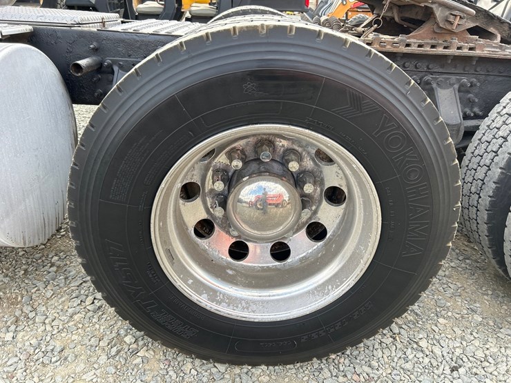 2009-volvo-10-image-77