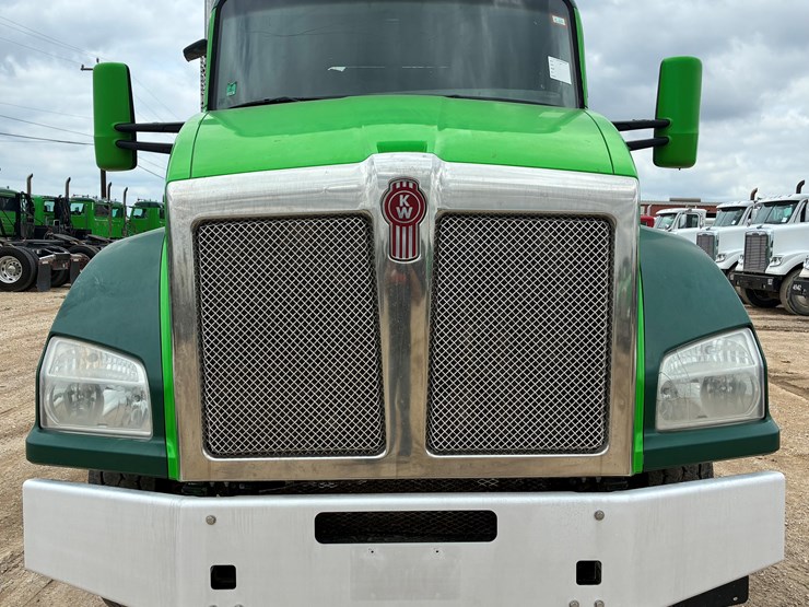2019-kenworth-t880-image-2