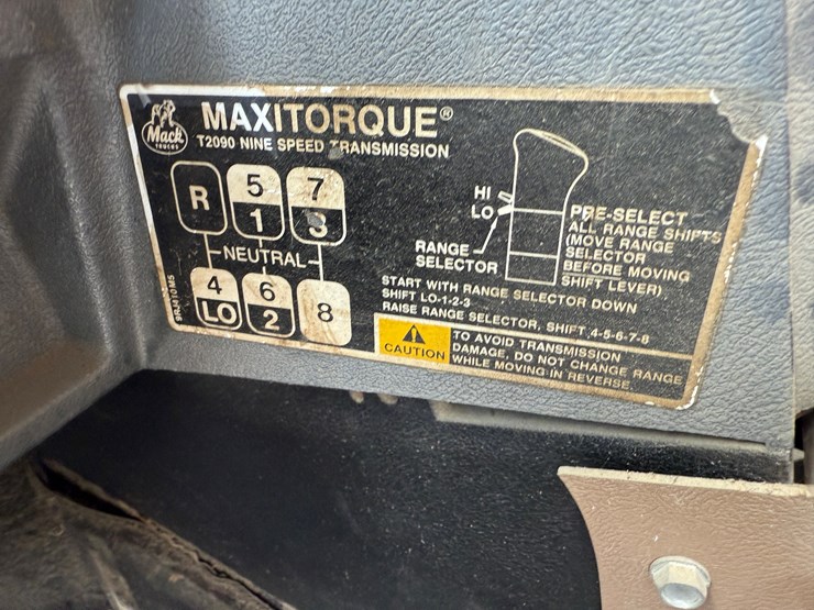 1999-mack-ch613-image-23