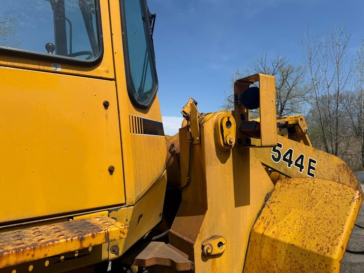 deere-544e-image-23