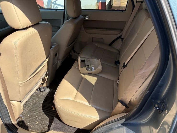 2012-ford-escape-image-11