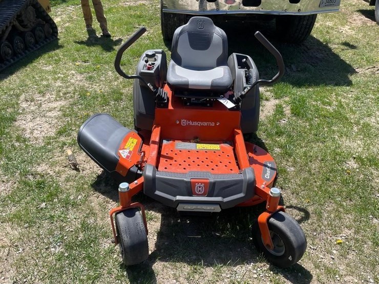 husqvarna-z242f-zero-turn-mower-image-2