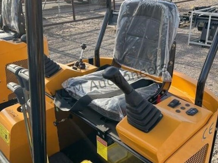 2026-miva-15-mini-excavator-image-8