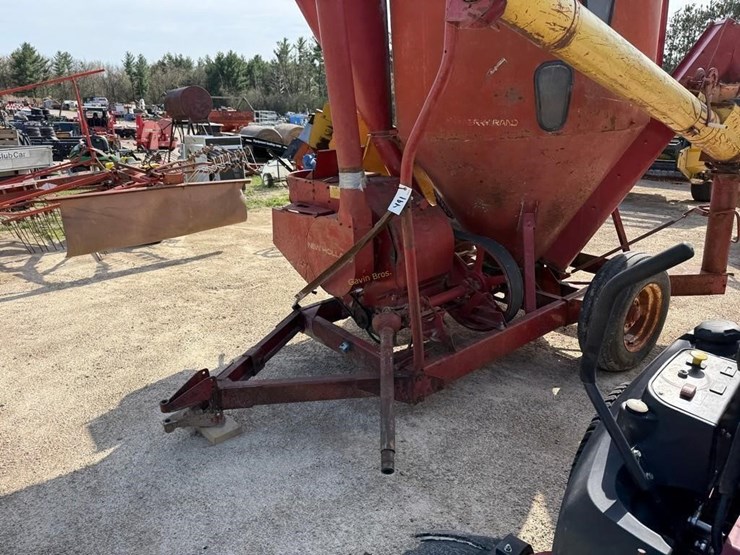 new-holland-352-image-7