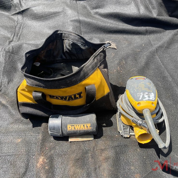 DEWALT ELECTRIC ORBIT SANDER WITH FILTER & BAG